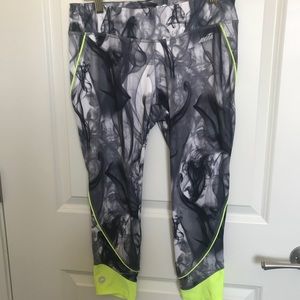 Smokey crop athletic leggings!